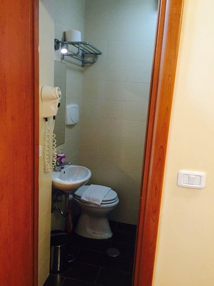 Zhihua Guest House Рим Экстерьер фото